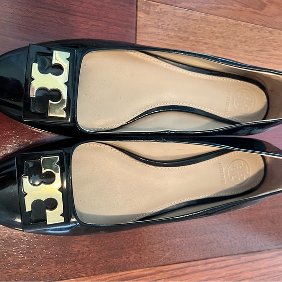 Tory Burch black patent leather flats. - Picture 7 of 7